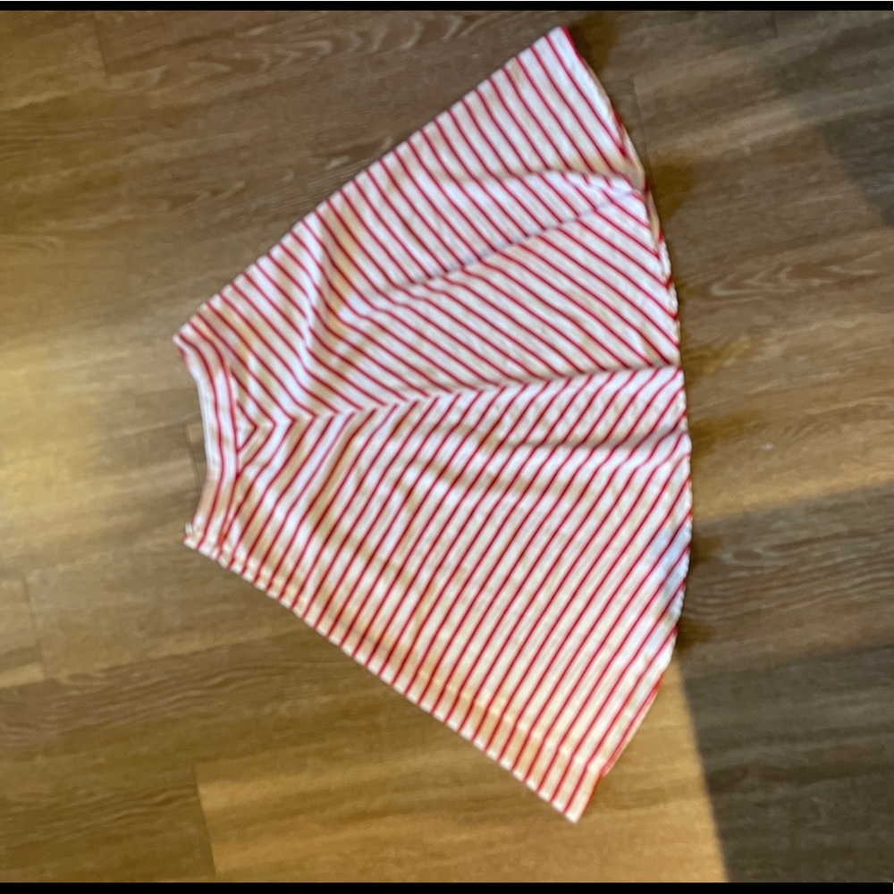 Red & white high waisted skirt